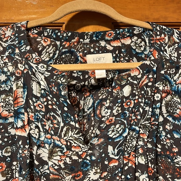 Ann Taylor LOFT blouse size medium - Picture 2 of 3